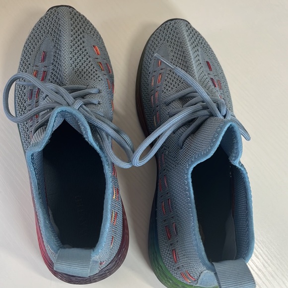 Such a comfortable shoe. Wanted size 7 blue, rainbow, athletic shoe - Picture 5 of 6